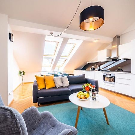 Luxurious Woodrow Wilson Apt In Prague Centre Eksteriør bilde