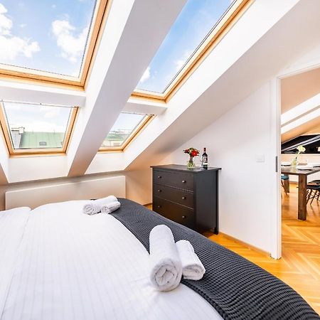 Luxurious Woodrow Wilson Apt In Prague Centre Eksteriør bilde